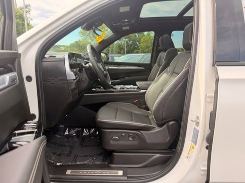 Used 2025 Cadillac Escalade Sport w/ Touring Package AWD/4WD image 28