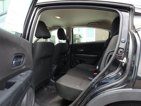 Used 2018 Honda HR-V LX image 10