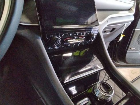 Used 2024 Jeep Grand Cherokee L Limited w/ Luxury Tech Group II image 33