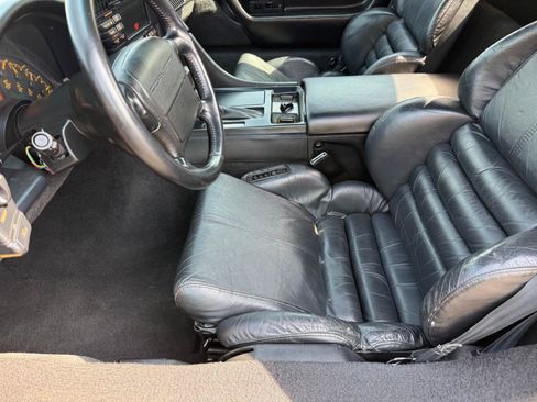 Used 1992 Chevrolet Corvette Coupe RWD image 32