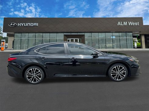 Used 2025 Toyota Camry XLE FWD image 4
