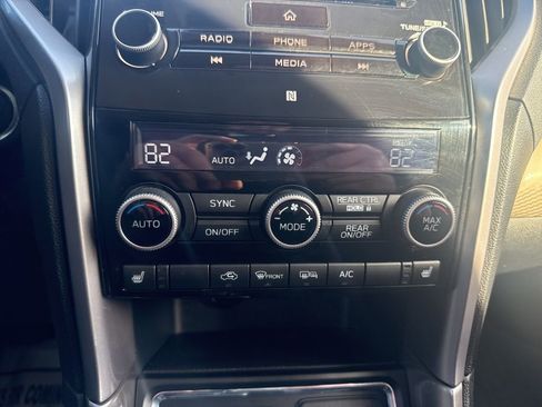 Used 2022 Subaru Ascent Premium w/ Convenience Package image 11