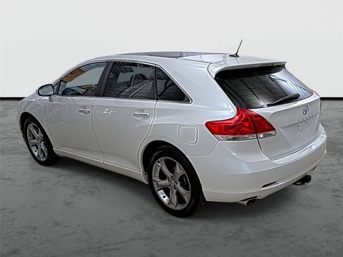 Used 2011 Toyota Venza image 2