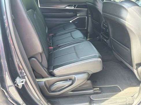 Used 2024 Jeep Wagoneer Series II w/ Flexible Seating Group RWD image 15