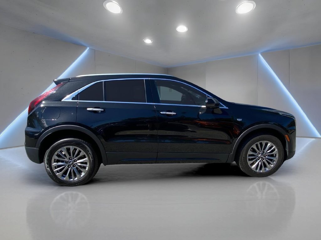 Used 2025 Cadillac XT4 Premium Luxury FWD image 2