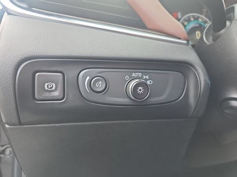 Used 2018 Buick Enclave Avenir w/ Avenir Technology Package AWD/4WD image 19