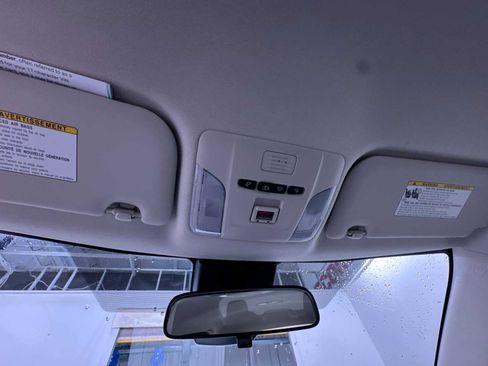 Used 2020 Toyota Corolla L image 30