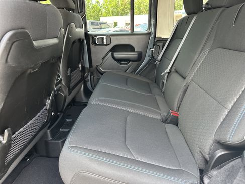Used 2025 Jeep Wrangler Unlimited Rubicon 4xe w/ Safety Group AWD/4WD image 21