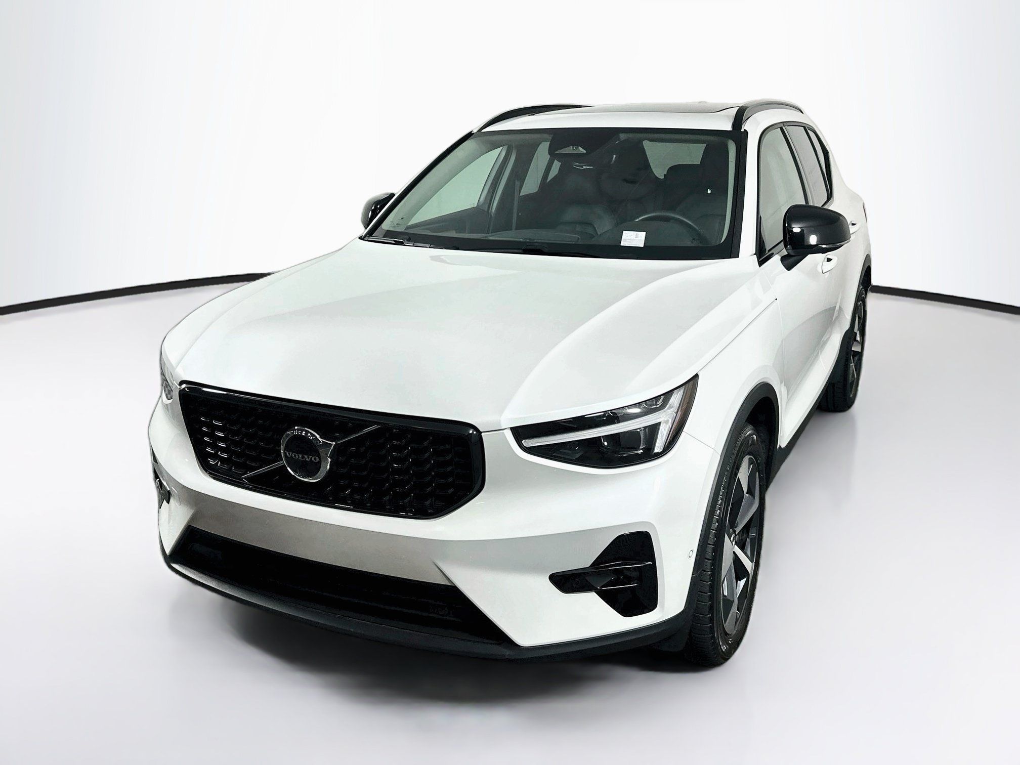 Used 2026 Volvo XC40 B5 Plus AWD/4WD image 3