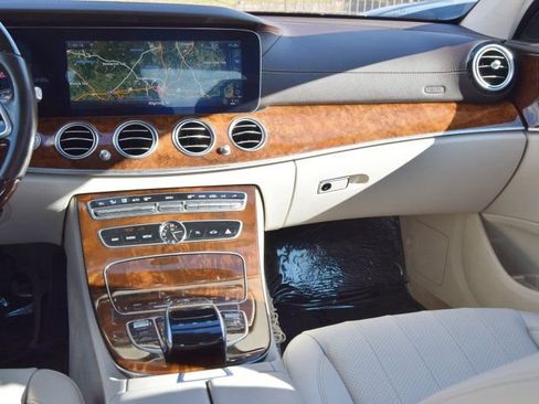 Used 2020 Mercedes-Benz E 450 4MATIC Sedan w/ Driver Assistance Package image 21