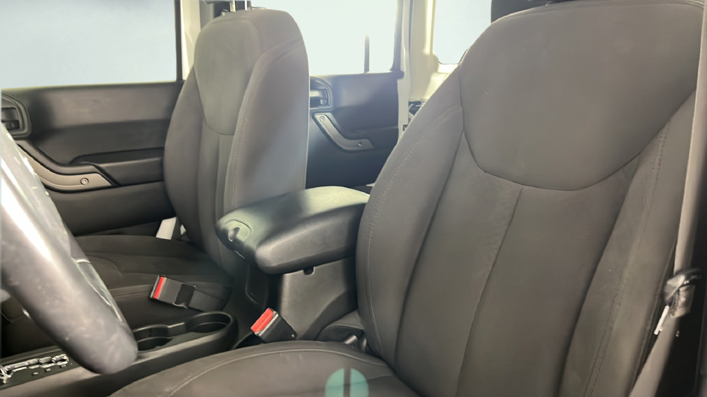 Used 2018 Jeep Wrangler Unlimited Sport S AWD/4WD image 32