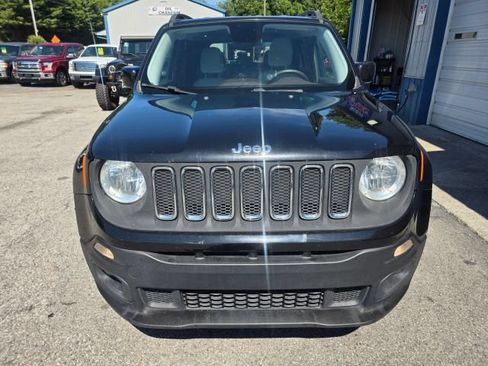 Used 2016 Jeep Renegade Latitude FWD image 2