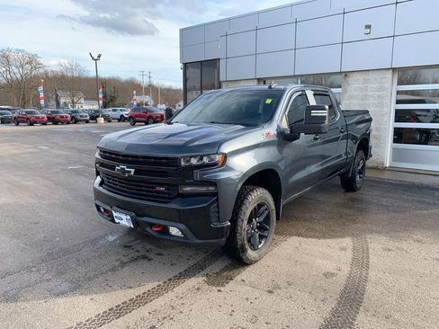 Used 2020 Chevrolet Silverado 1500 LT Trail Boss w/ Convenience Package image 2