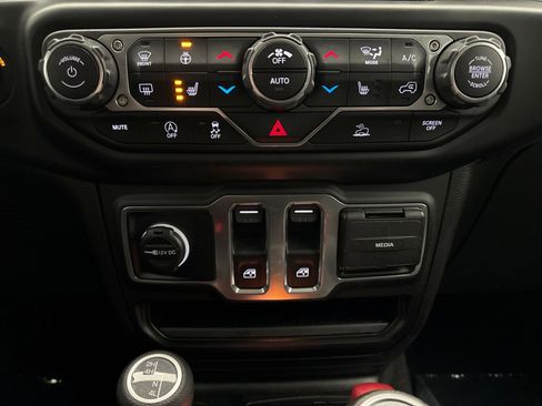 Used 2023 Jeep Wrangler Sport image 15