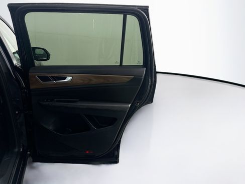Used 2024 Volkswagen Atlas SE FWD image 32