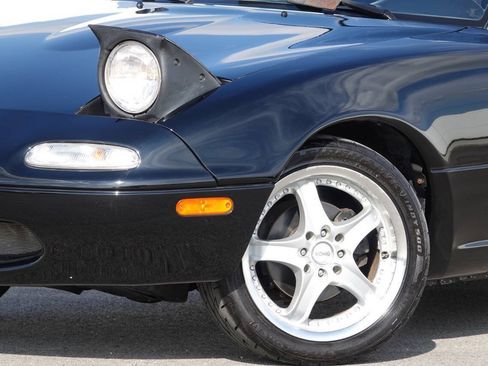 Used 1996 MAZDA MX-5 Miata RWD image 12