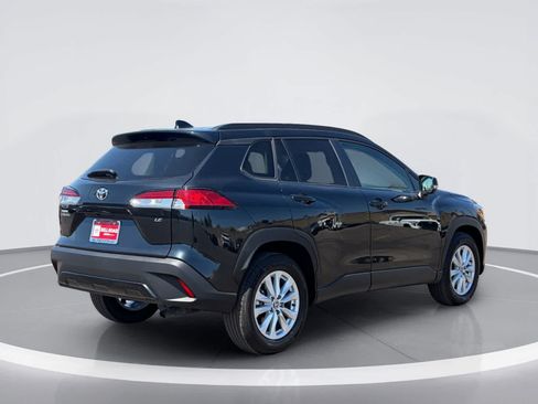 Used 2025 Toyota Corolla Cross LE FWD image 6