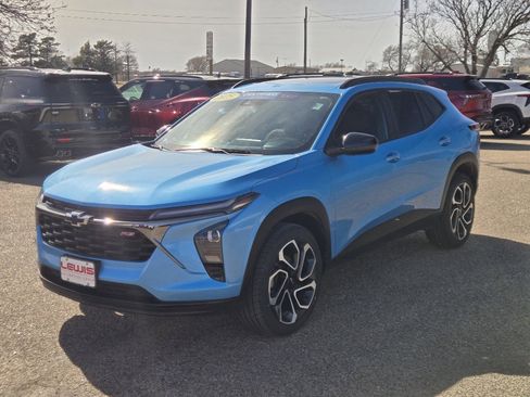 Certified 2025 Chevrolet Trax RS w/ Sunroof Package image 4