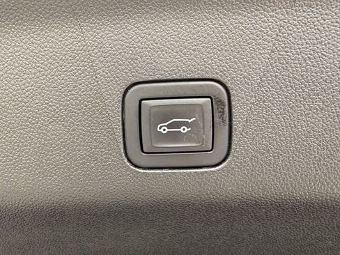 Used 2024 Chevrolet Suburban Premier AWD/4WD image 34