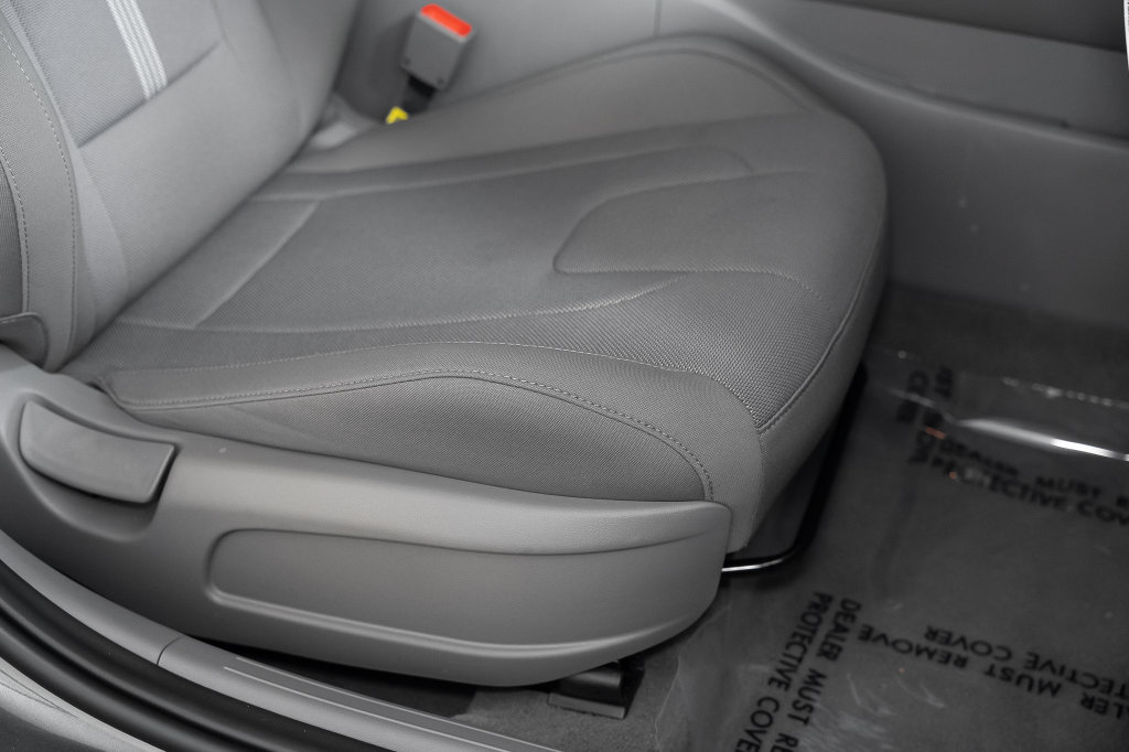 Certified 2026 Hyundai Elantra SE FWD image 25