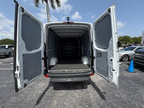 Used 2015 Mercedes-Benz Sprinter 2500 image 10