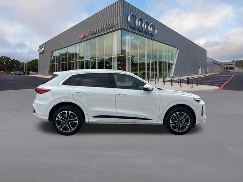Certified 2025 Audi Q5 Premium Plus w/ Premium Plus AWD/4WD image 4
