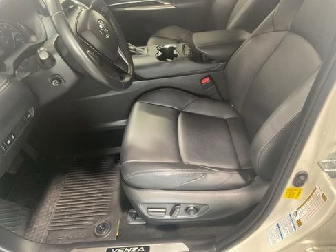 Used 2022 Toyota Venza XLE AWD/4WD image 10