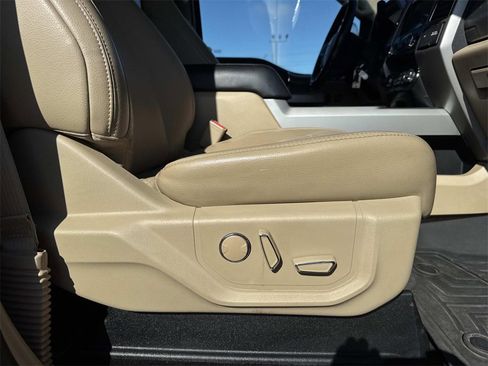 Used 2017 Ford F250 Lariat w/ Chrome Package image 28