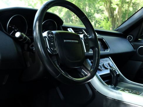 Used 2017 Land Rover Range Rover Sport SE image 6