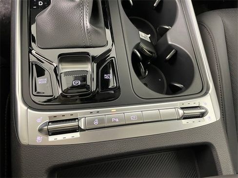 New 2025 Kia Carnival SX Prestige image 9