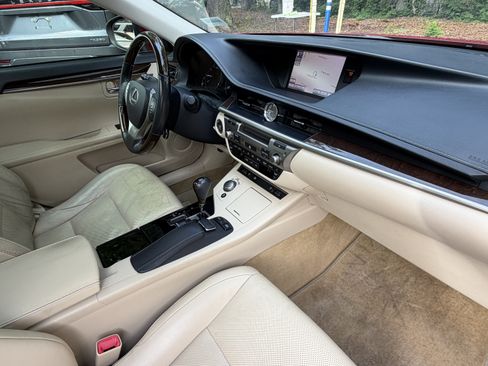 Used 2013 Lexus ES 350 w/ Luxury Pkg FWD image 43