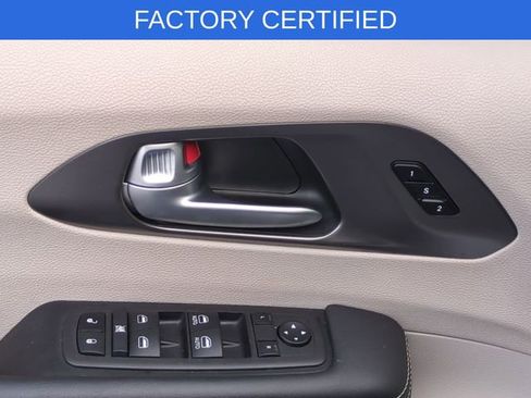 Certified 2024 Chrysler Pacifica Touring-L image 26