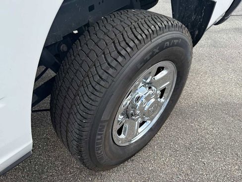 Used 2024 RAM 2500 Tradesman w/ Chrome Appearance Group image 15