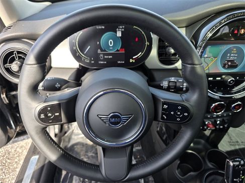 Used 2023 MINI Cooper 4-Door Hardtop image 19