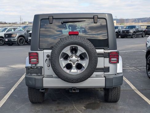 Used 2016 Jeep Wrangler Unlimited Sahara w/ Dual Top Group image 6