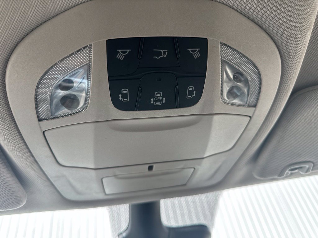 Used 2024 Chrysler Pacifica Touring-L FWD image 31