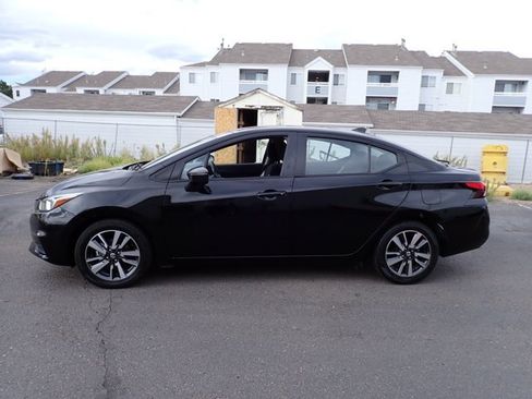 Used 2021 Nissan Versa SV FWD image 2