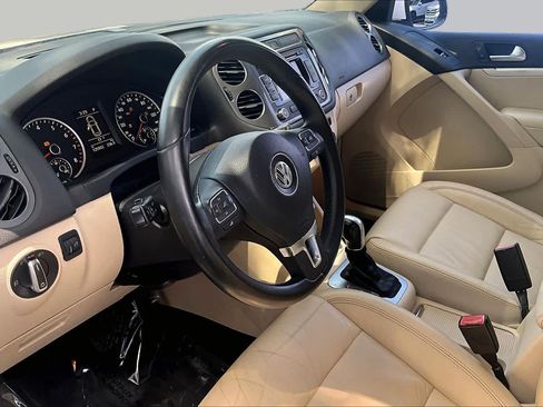 Used 2013 Volkswagen Tiguan SEL FWD image 17