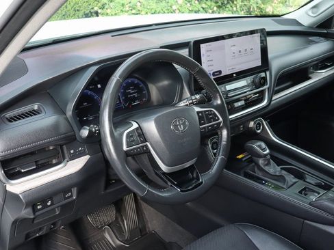 Used 2024 Toyota Grand Highlander AWD image 20