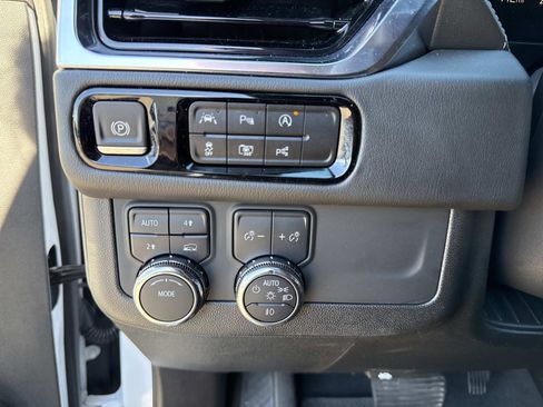 Used 2025 GMC Yukon Denali image 39