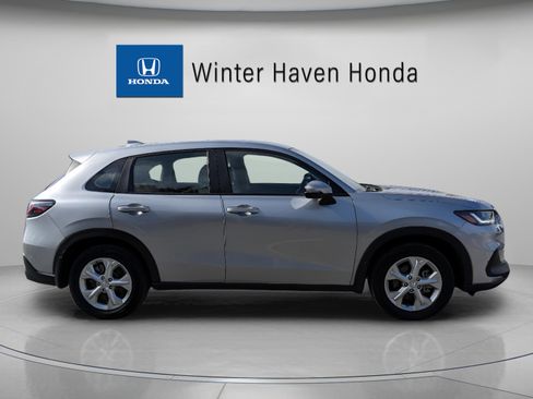 Used 2023 Honda HR-V LX image 9