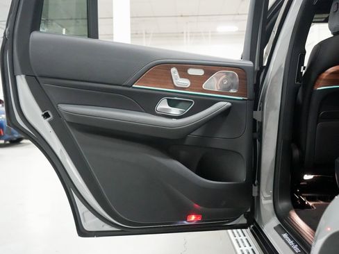 Used 2024 Mercedes-Benz GLS 580 4MATIC image 25