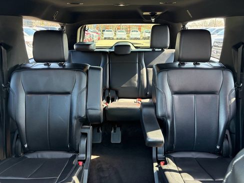 Used 2021 Ford Expedition Max XLT image 16