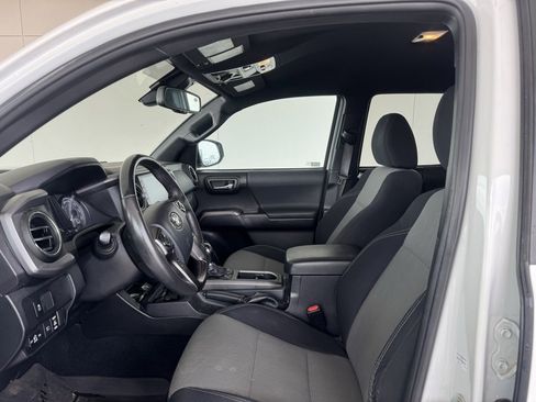 Used 2020 Toyota Tacoma TRD Off-Road image 11
