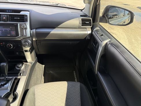 Used 2016 Toyota 4Runner SR5 AWD/4WD image 17