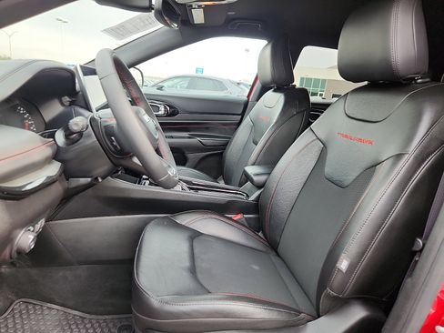 Used 2025 Jeep Compass Trailhawk image 13