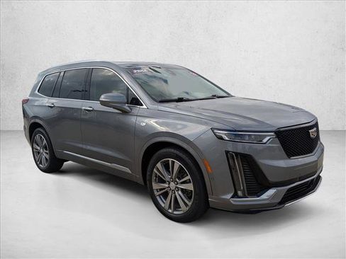 Used 2022 Cadillac XT6 Premium Luxury w/ Technology Package image 3