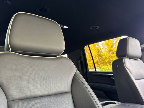 Used 2025 Chevrolet Suburban Premier image 18