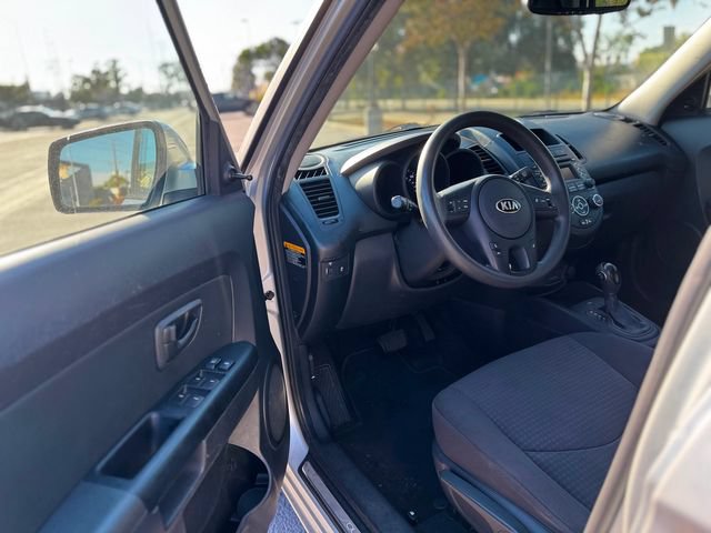 Used 2013 Kia Soul FWD image 19