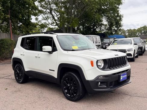 Used 2018 Jeep Renegade Altitude AWD/4WD image 8